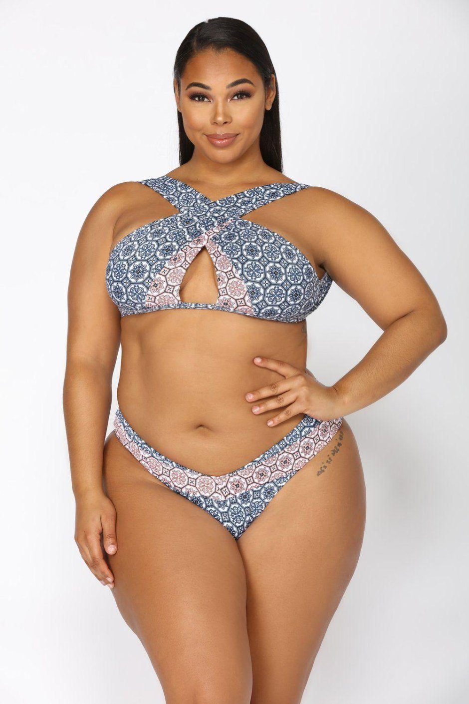 Tabria Majors model Plus-Size