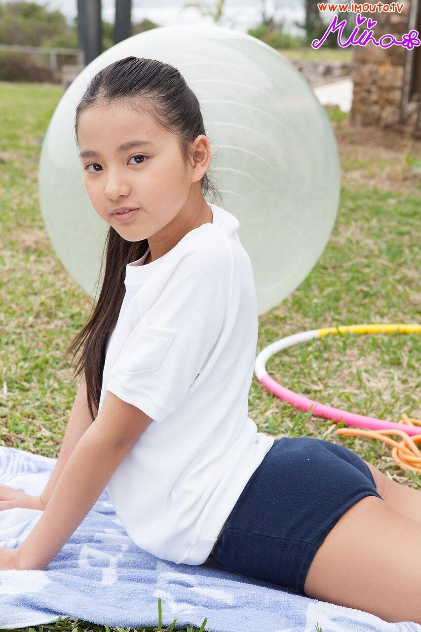 Miina Tsubaki without a bra