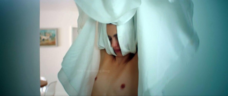 Sarah Margaret Kuelly naked