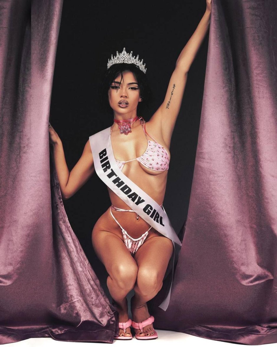 Valyv carnival hot photos