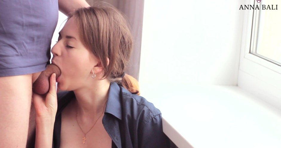 A delicate suction from schoolgirl