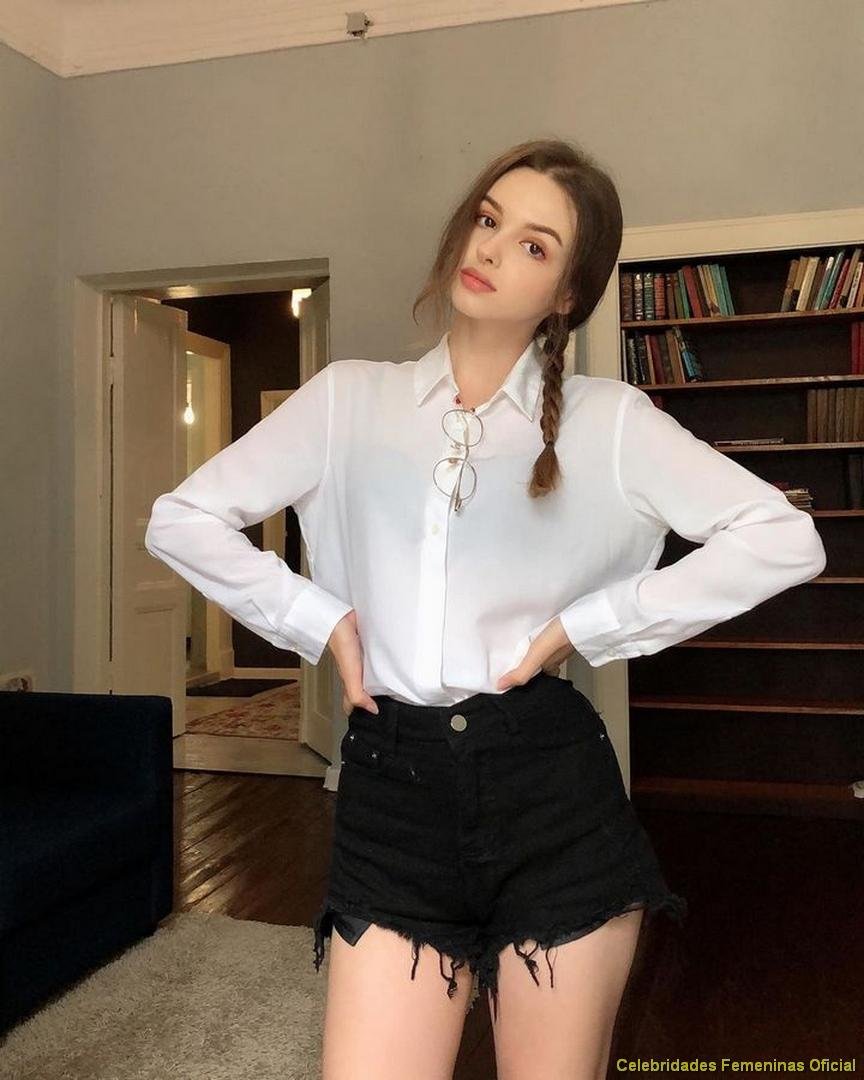 Elina Karimova in bed