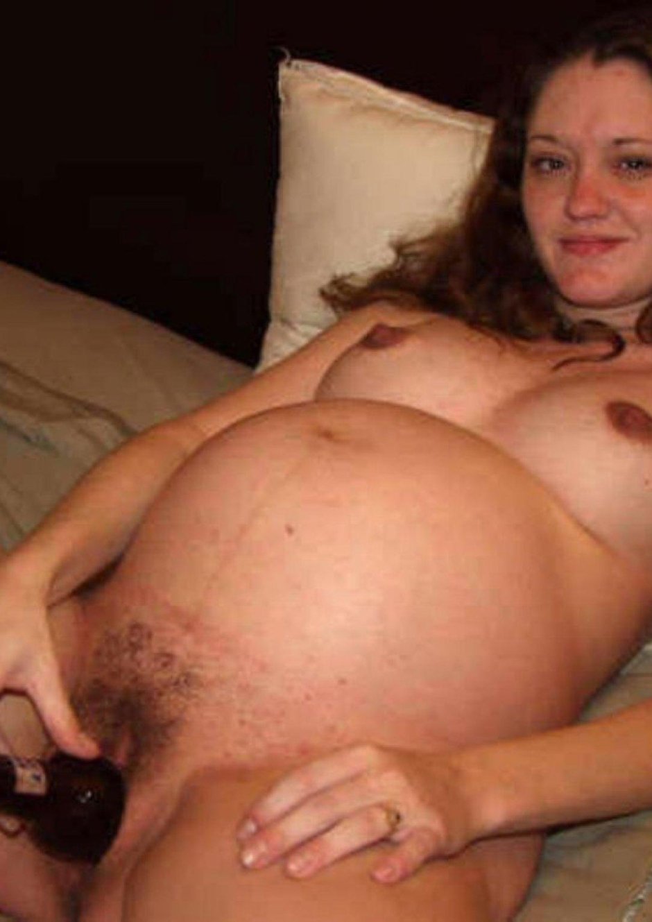 Naked pregnant women give birth
