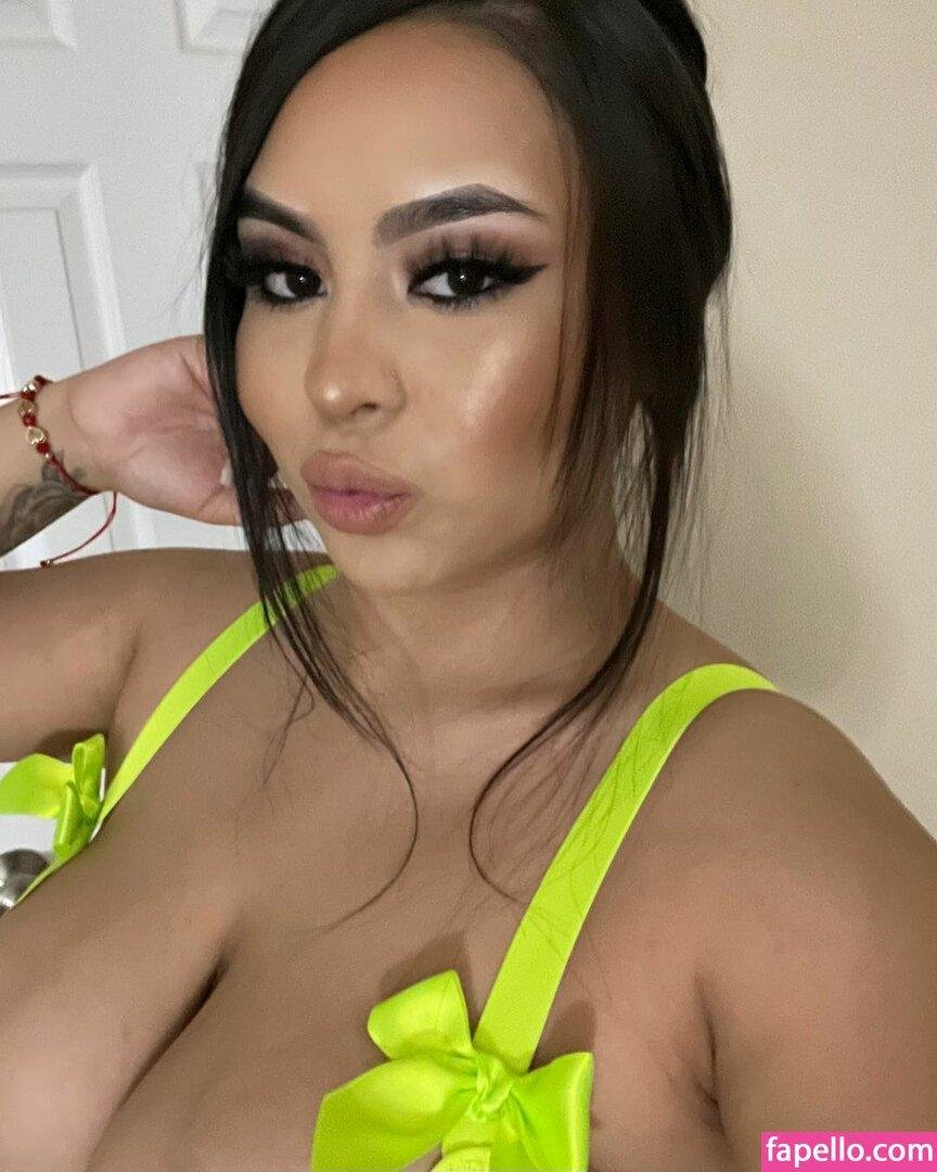 Transsexual Agatha Ferras