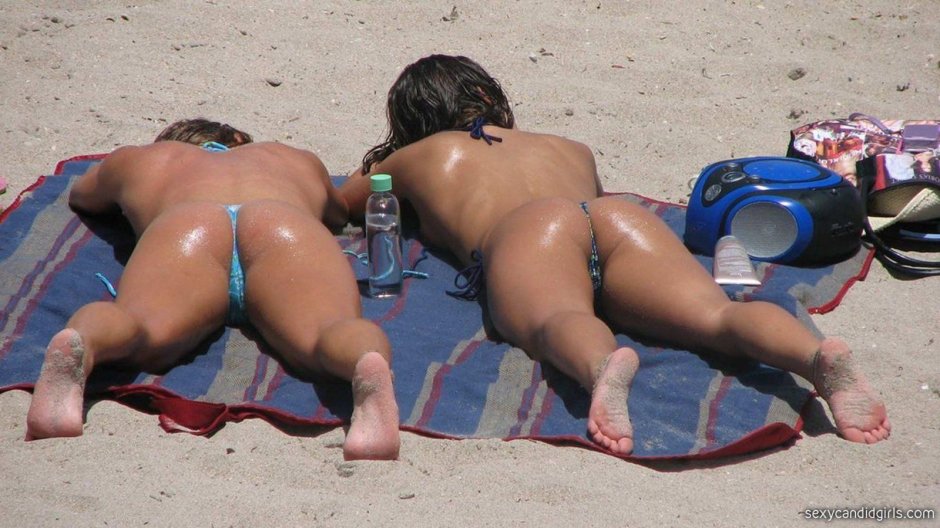 Beach asscrack