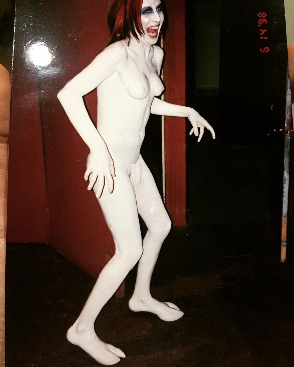 Marilyn Manson naked on the stage 2016
