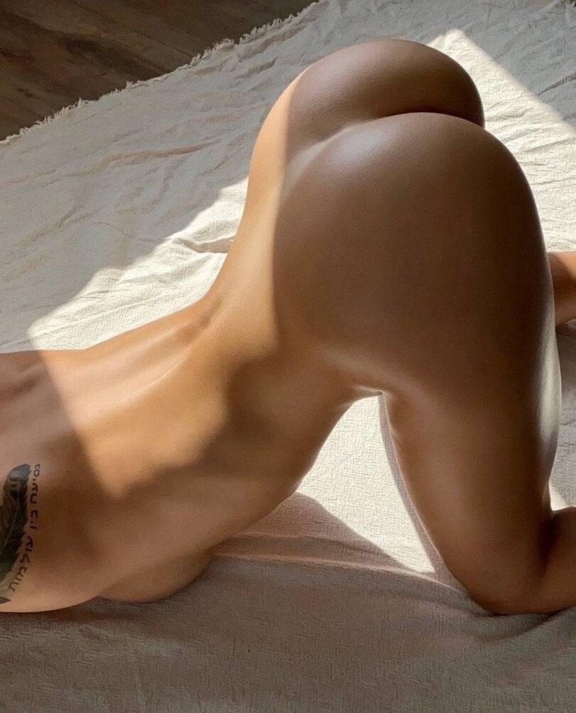 Beautiful naked phytonyashki