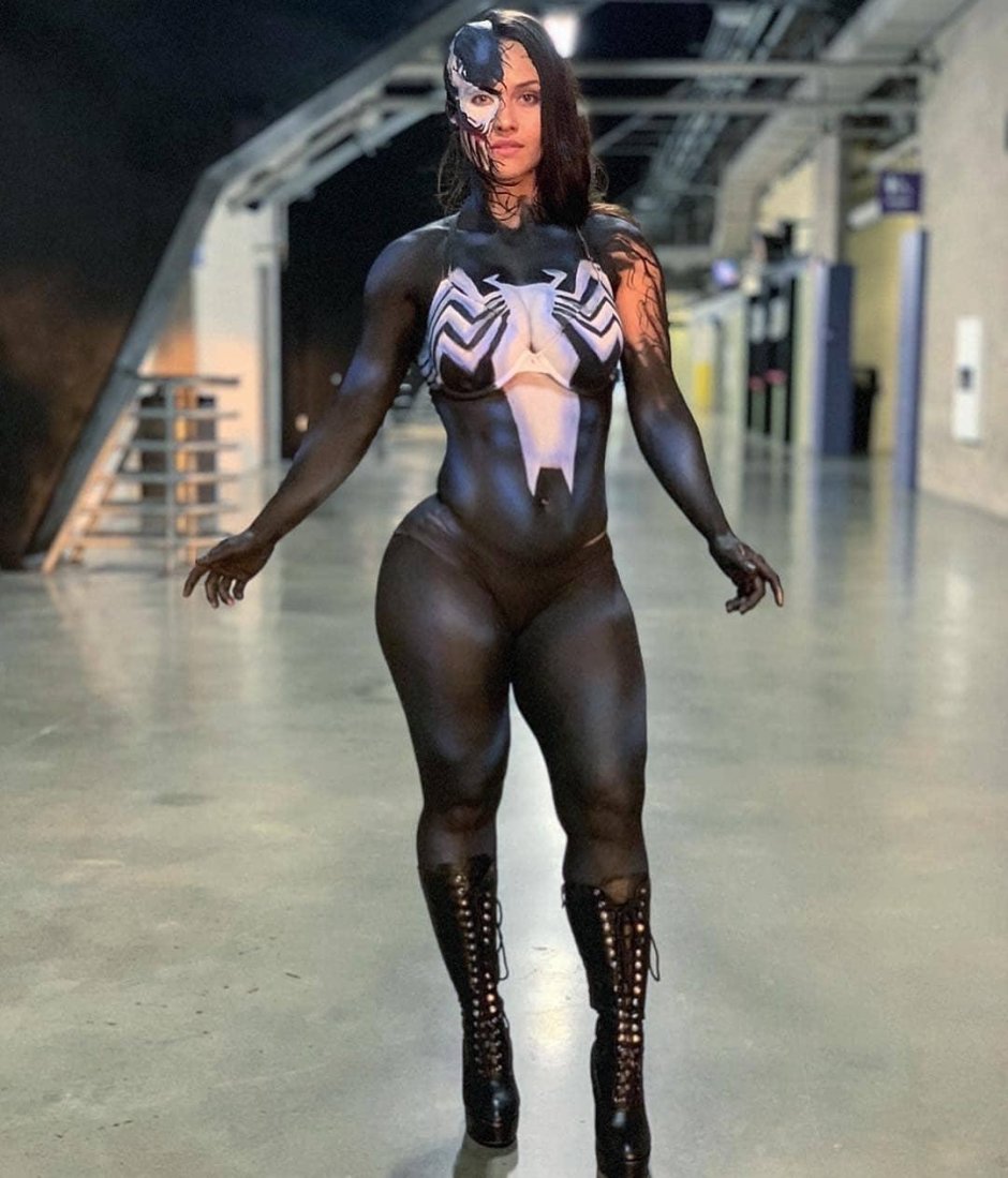 Renee Enos cosplay