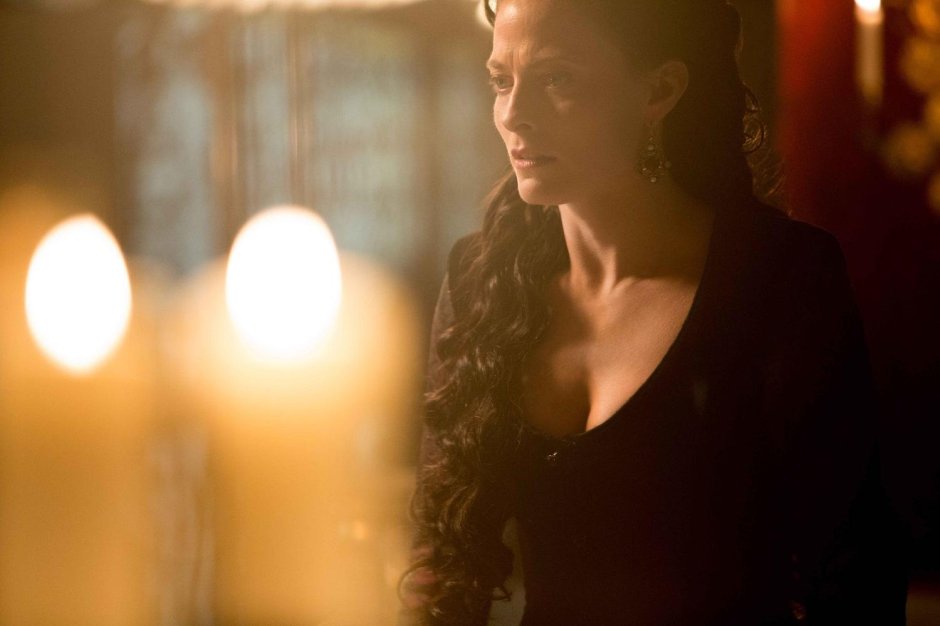 Demony da Vinci Lara Pulver scene