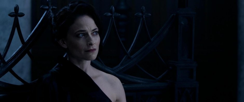 Lara Pulver