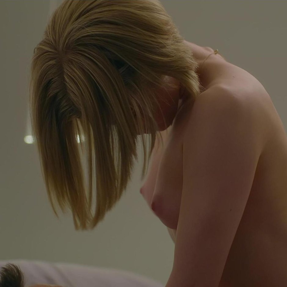 Elena Kampouris 2022