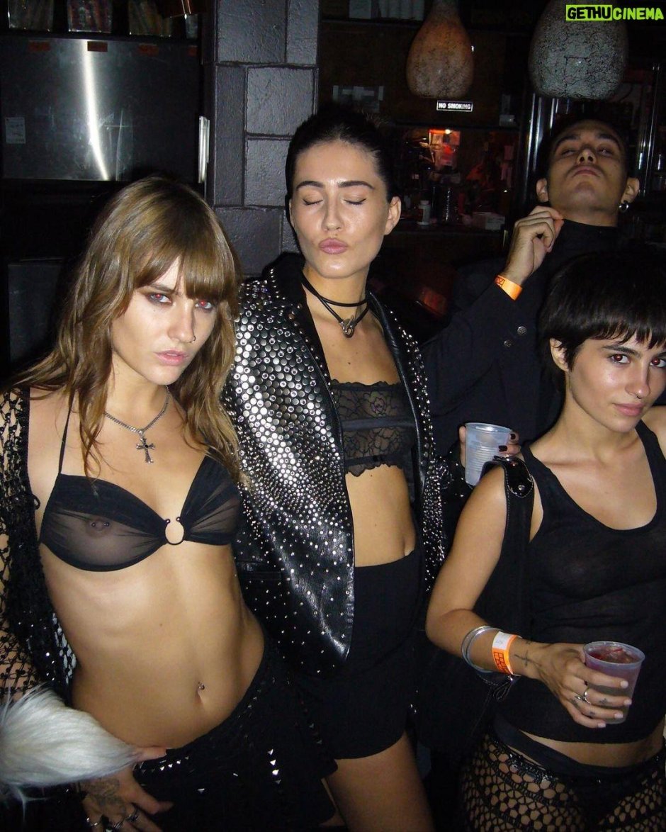 Victoria de Angelis and her girlfriend