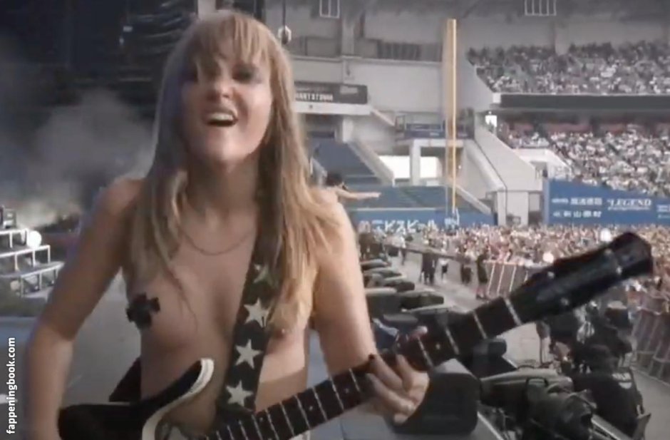 Vic de Angelis Naked