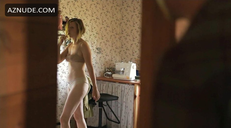 Sarah-sophie Bussina Naked