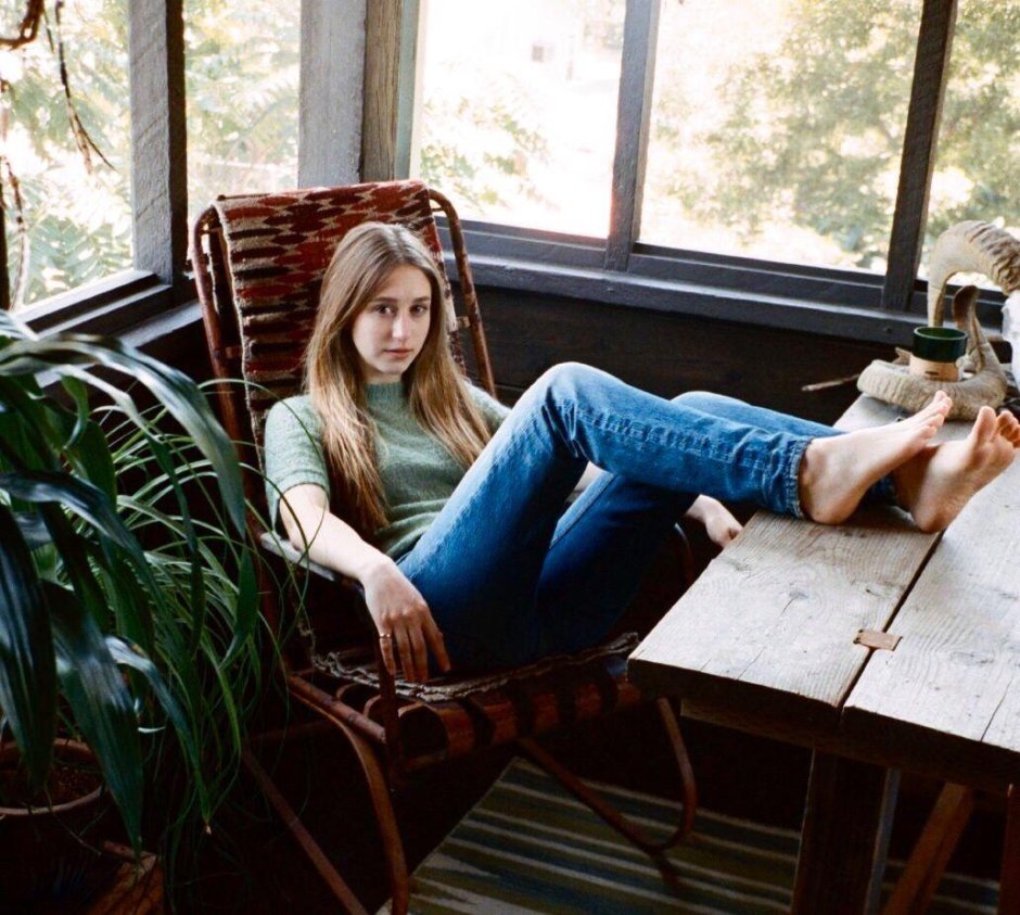 Taissa Farmiga legs