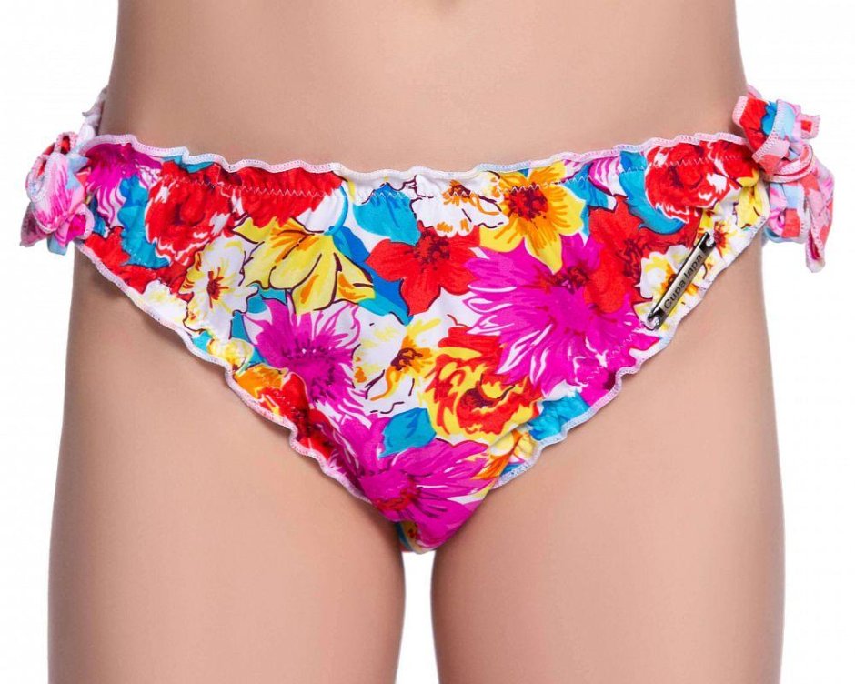 Comers bathing children