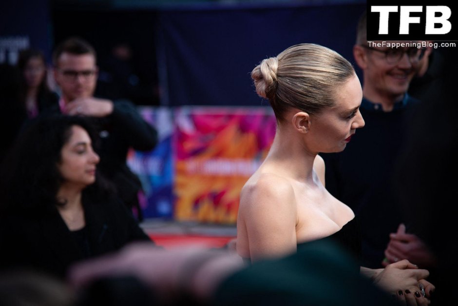 Vanessa Kirby Toples