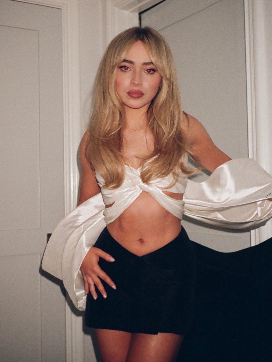 Sabrina Carpenter Hot