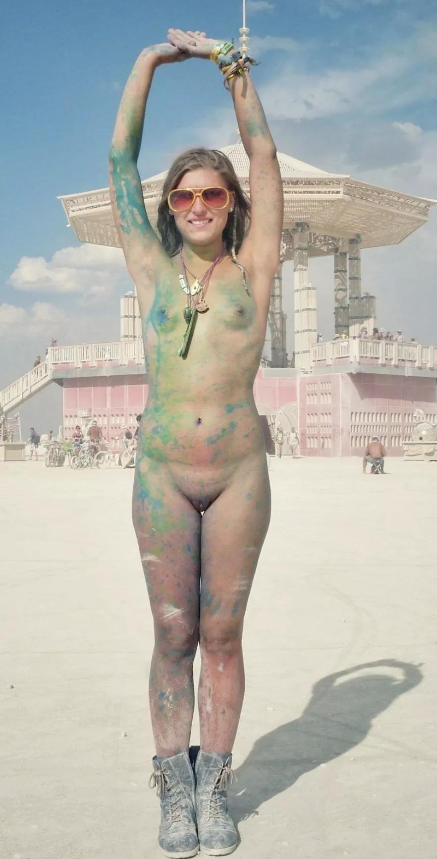 Berning Meng festival Nude Girl