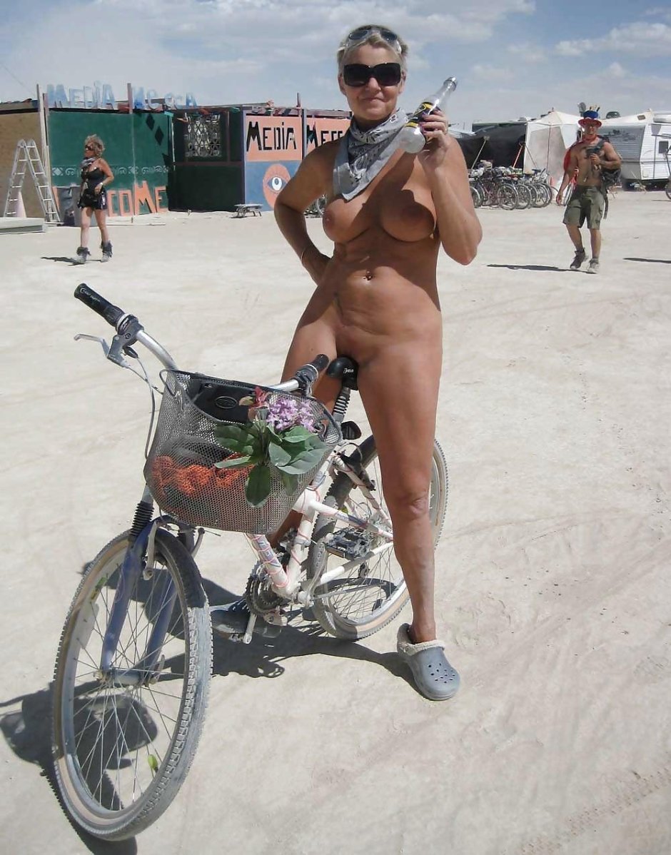 Berning Maine Festival of the girl Nude