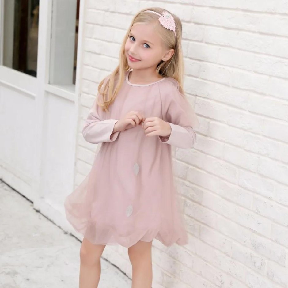 Valencia Serebryakova Kandoll Model