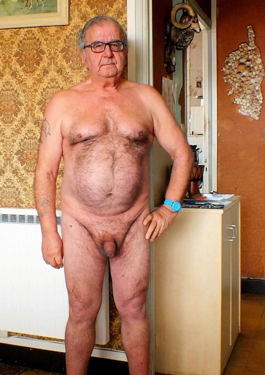 Naked hairy papiki