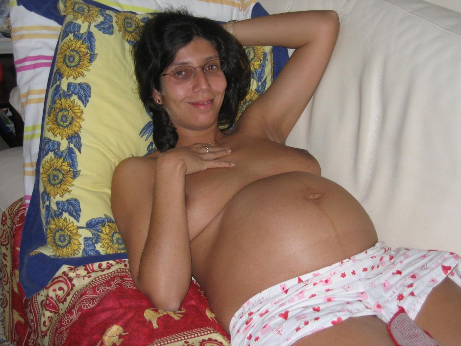 Pregnant naked Muslim