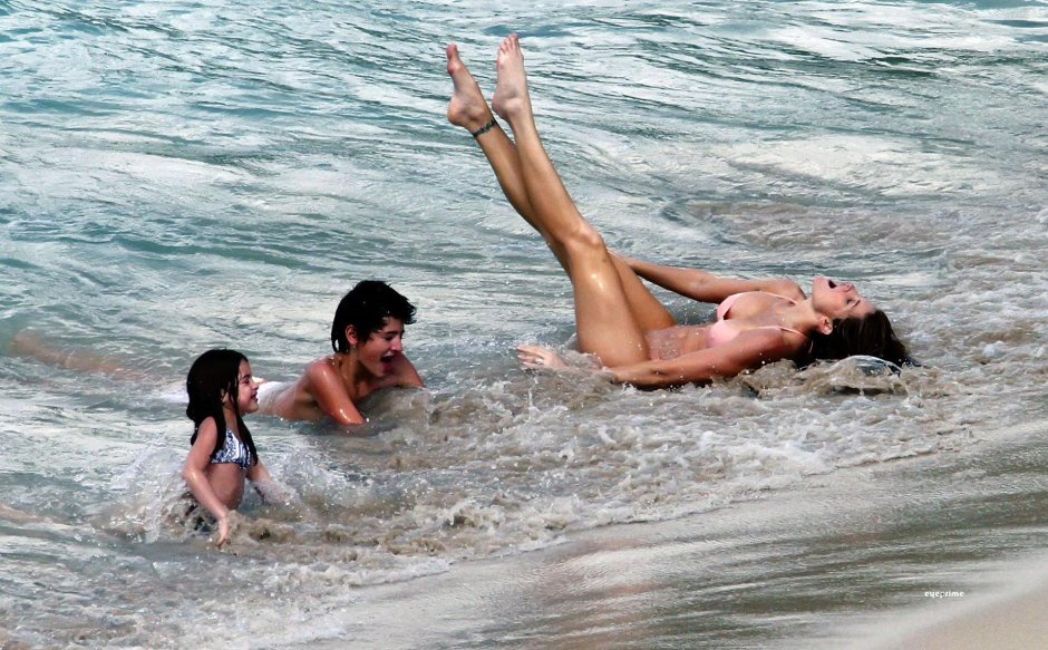 Stefani Seymour with his son Naked