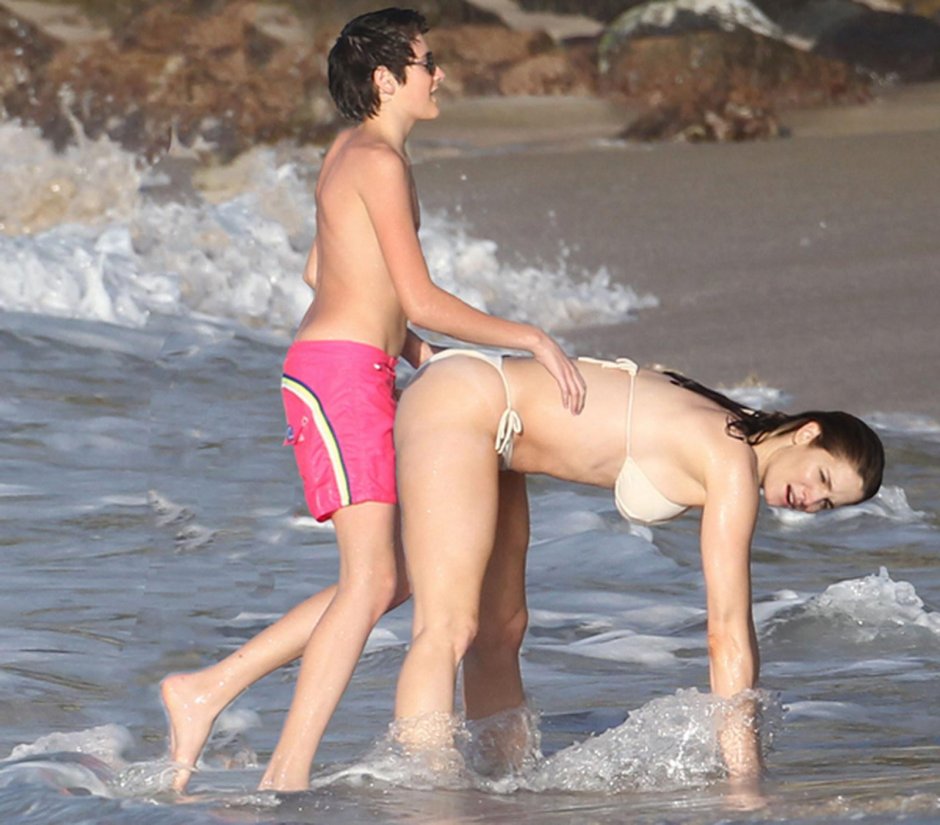 Stefani Seymour with son