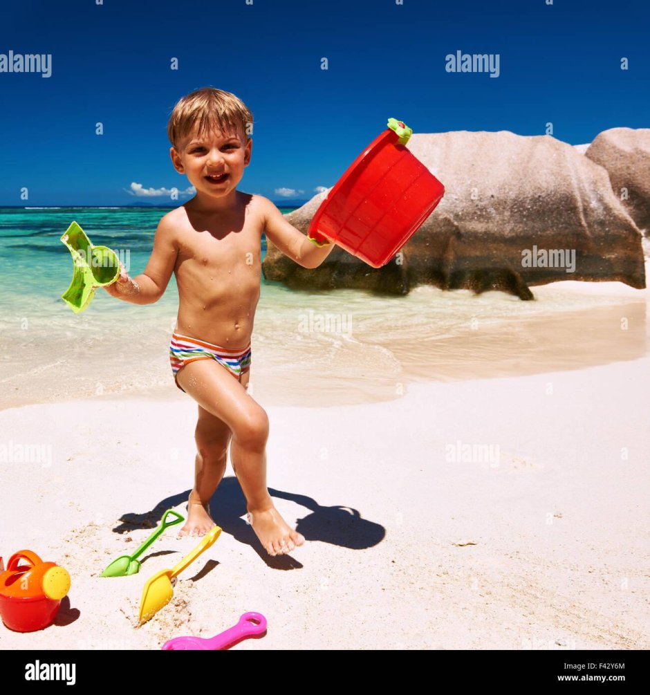 The one -year -old boy on beach